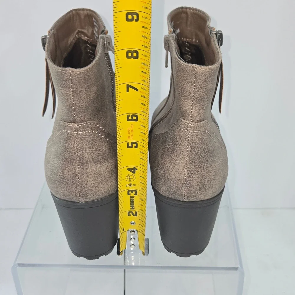 Sugar Shellbee Taupe Distressed Ankle Boots Womens 8.5M Chunky Heel Lug Sole Zip